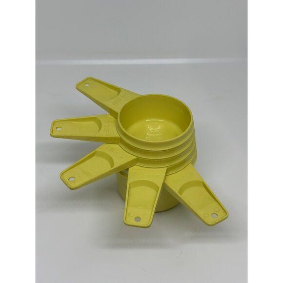 VTG Tupperware Plastic Measuring Cup Set of 5 Stackable Kitchen Tool Yellow - Picture 1 of 5